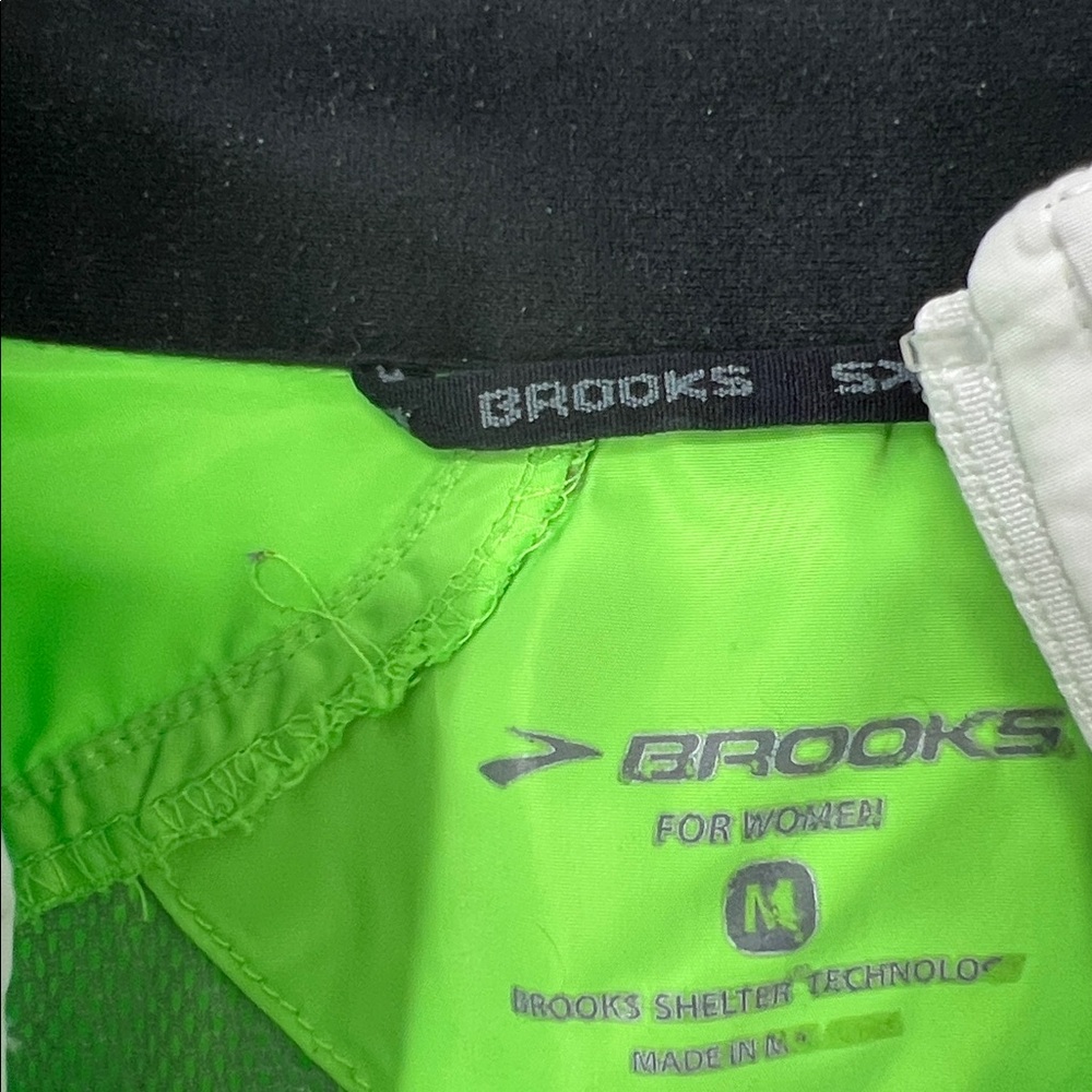 Brooks Women’s Running Jacket Medium - image 7